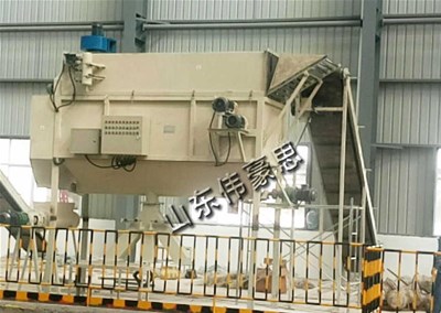 全自動(dòng)破包機(jī)，袋料自動(dòng)拆包機(jī)工作現(xiàn)場(chǎng)