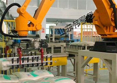 飼料自動碼垛機完成兩道生產(chǎn)線碼垛任務(wù)的方式 