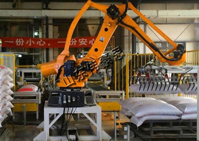 袋裝飼料碼垛機(jī)器人的概述