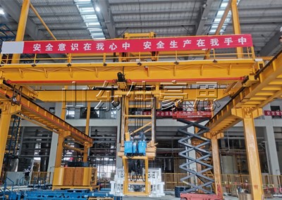 化工料噸袋自動(dòng)裝車機(jī)是如何工作的？