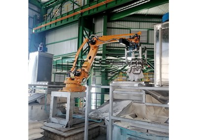 企業(yè)選擇粉煤灰拆包機器人的原因是什么？