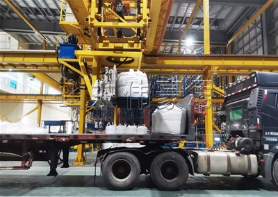 石墨粉噸袋自動(dòng)裝車機(jī)的工藝原理