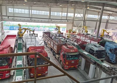 袋裝尿素全自動裝車機 雙機器人自動裝車系統(tǒng)